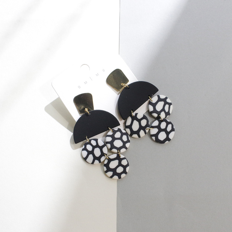 Women's Black And White Contrast Color Geometric Round Stud Earrings