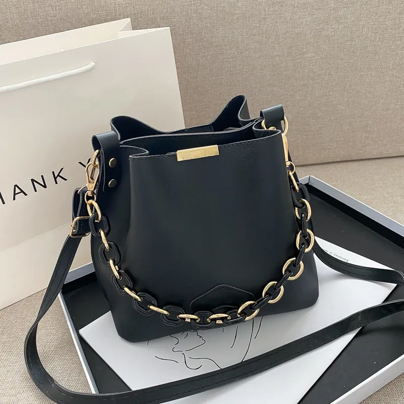 Simple And Versatile Chain Bag Shoulder Messenger Bag Fashion Bucket Bag - Black