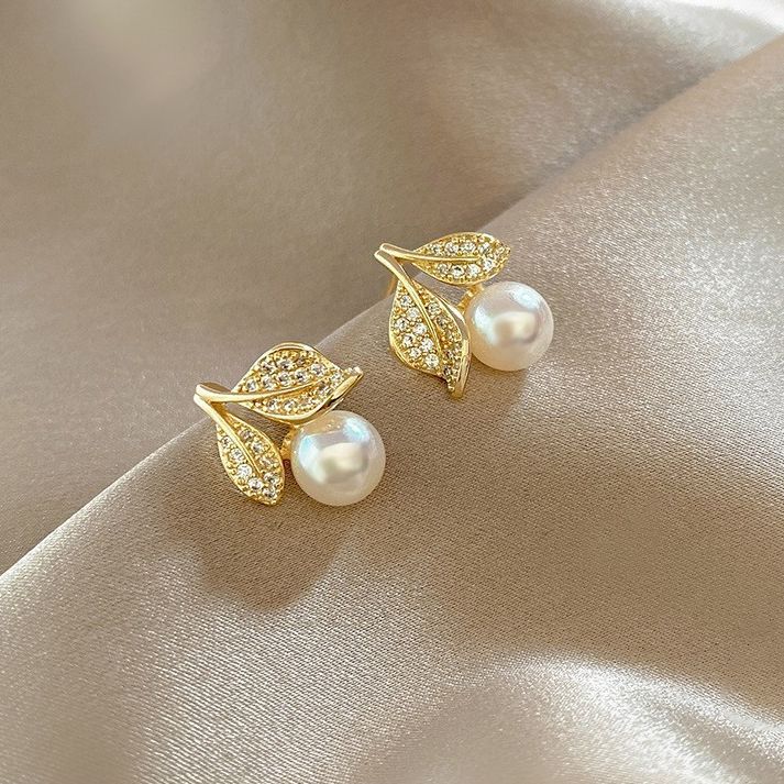 Exquisite Micro-inlaid Leaves Female All-matching Graceful Light Luxury Minority Pearl Stud Earrings