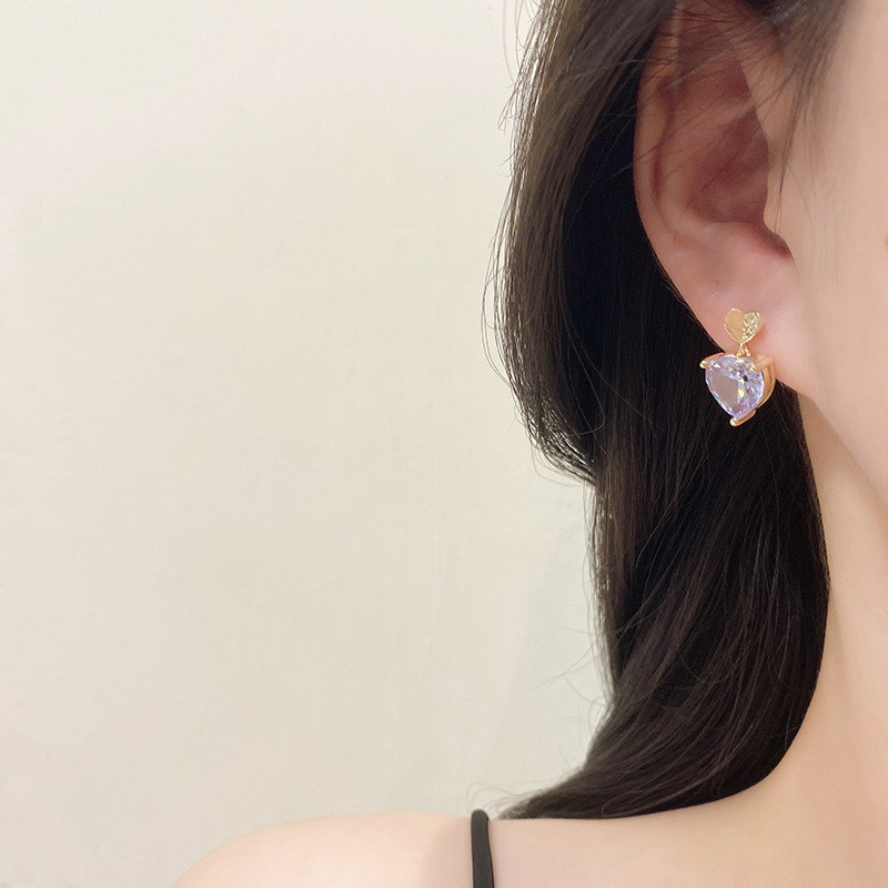 أقراط نسائية بتصميم الزركون الراقي