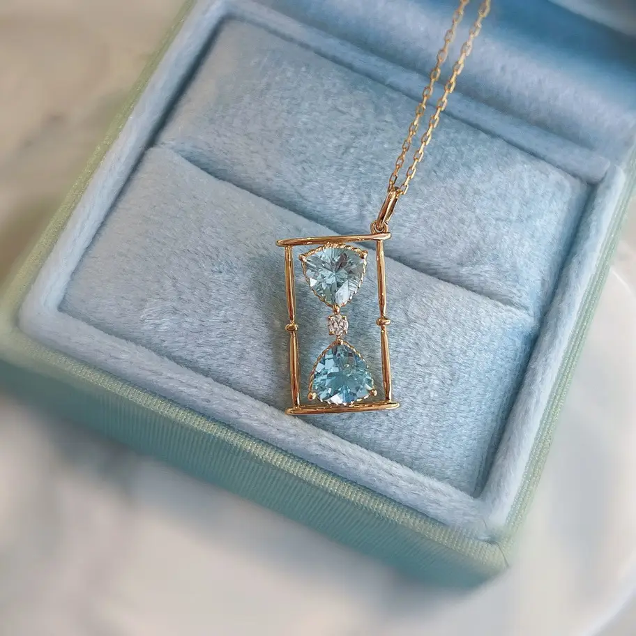 Women's Fashion Hourglass Pendant Necklace
