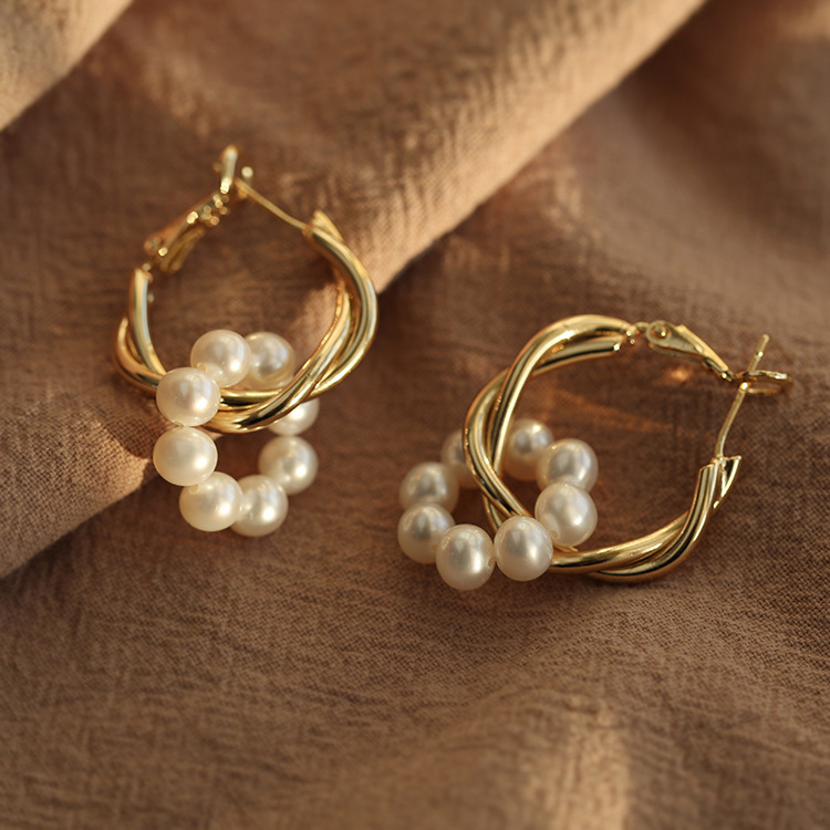 Title 3, Ladies Fresh Water Pearl Garland