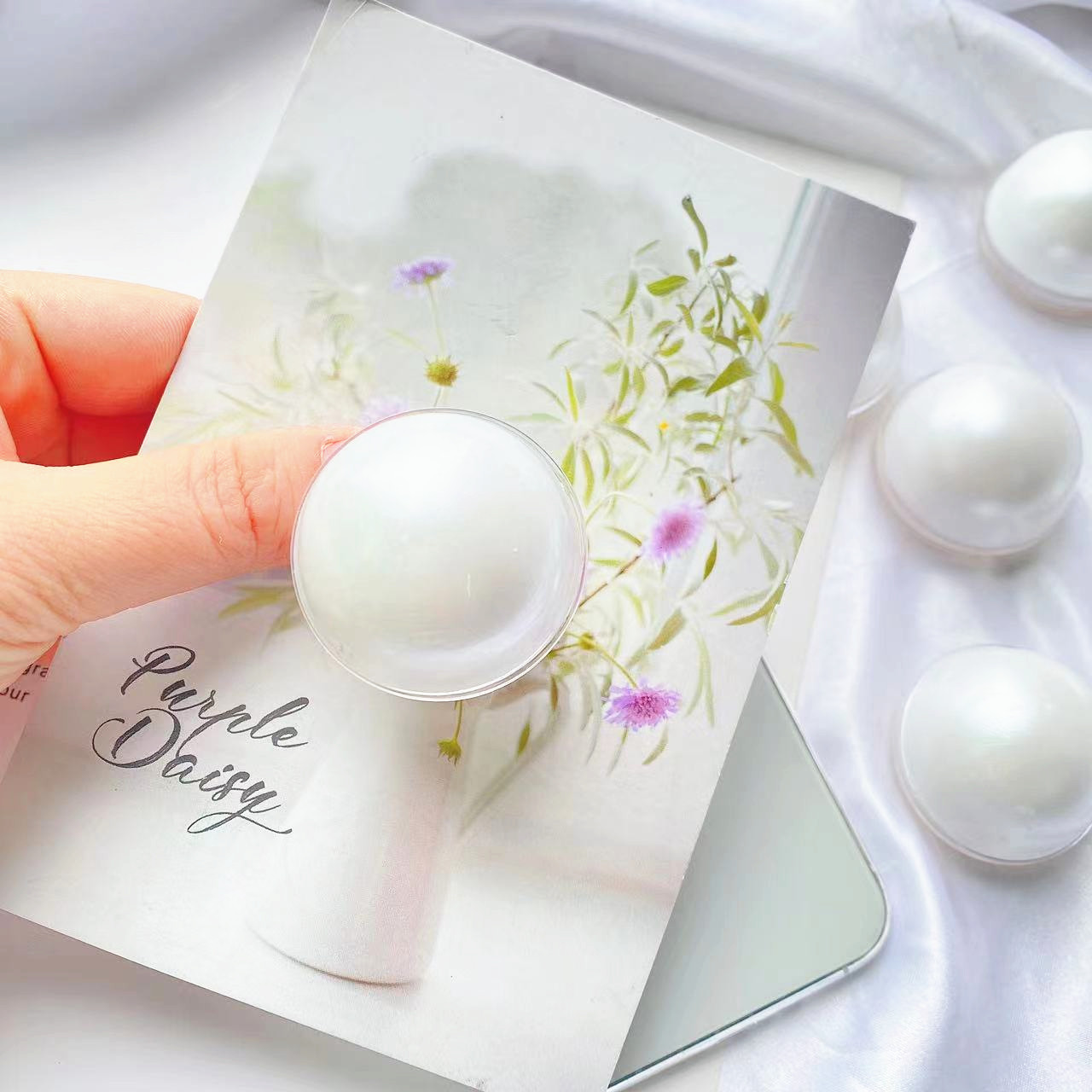 Title 4, Creative Folding White Large Pearl Airbag Holder