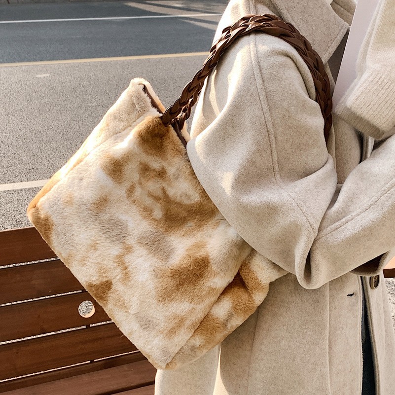 Ink Painting Contrast Wool Bag Weaving