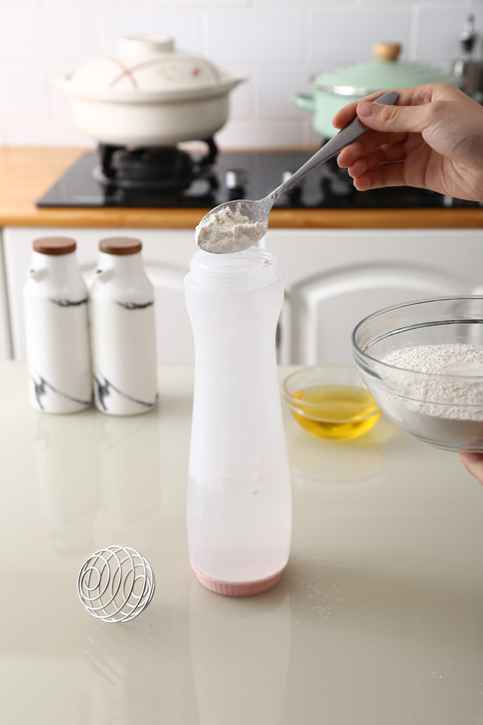 Title 3, Hand Batter Mixing Bottle