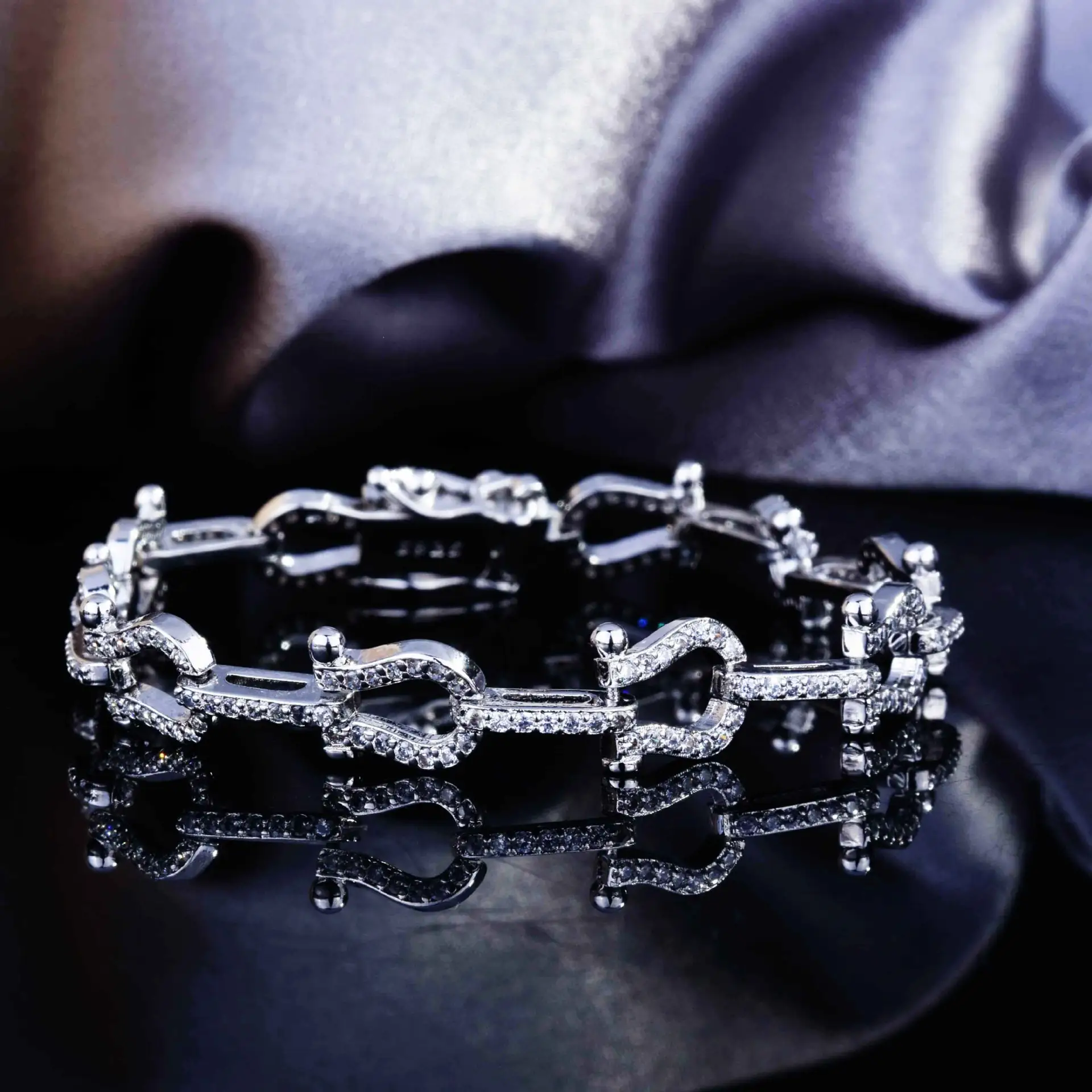 Micro-encrusted Horseshoe High Carbon Diamond Fashion Stackable Buckle Bracelet