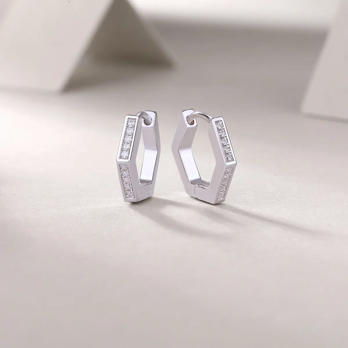 1State Of Mind - Fashionable And Luxurious Diamond Jewelry Set With Moissanite S925 Sterling Silver And Platinum-plated Stud Earrings Prohibit Tk Sales