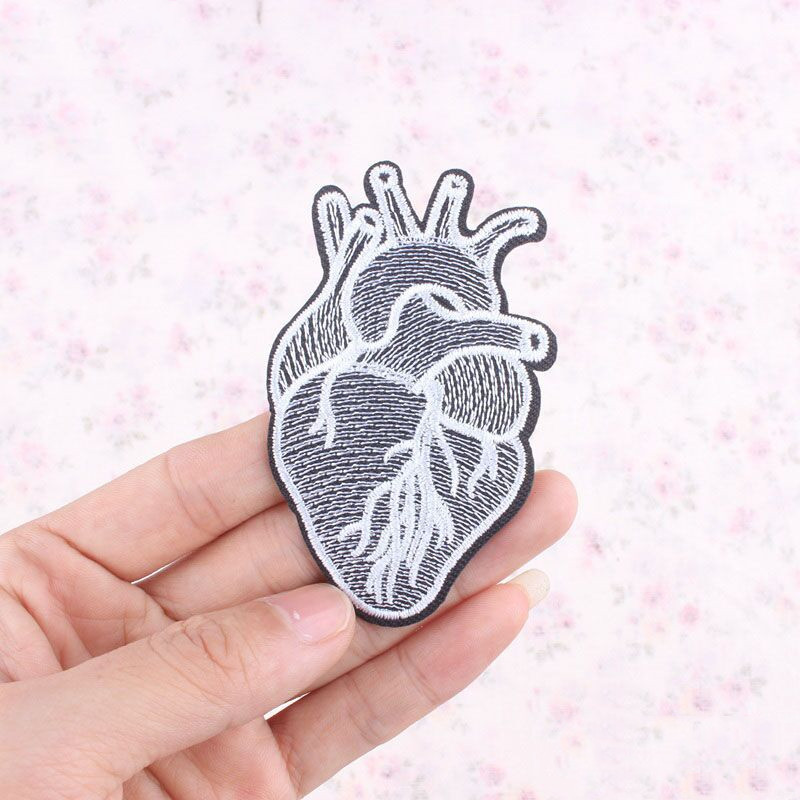Punk Skull Pattern Embroidered Decorative Patch — image 1