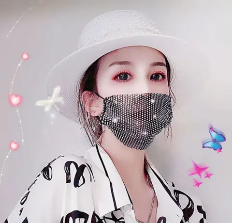 Mesh and Diamond Decorative Masks Become Beautiful Artifacts