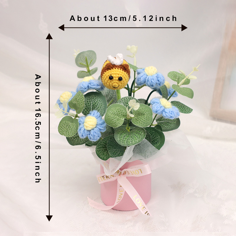 Crochet Flower Bouquet with Bee Dolls, picture 4 of 6