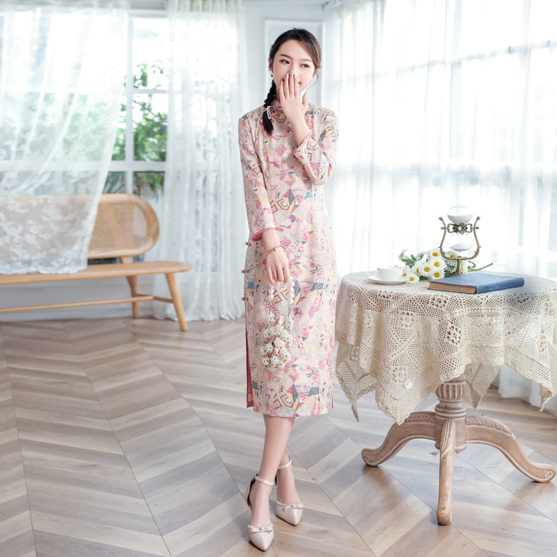 Embroidered Sequins Vintage Standing Neck Cheongsam — image 1