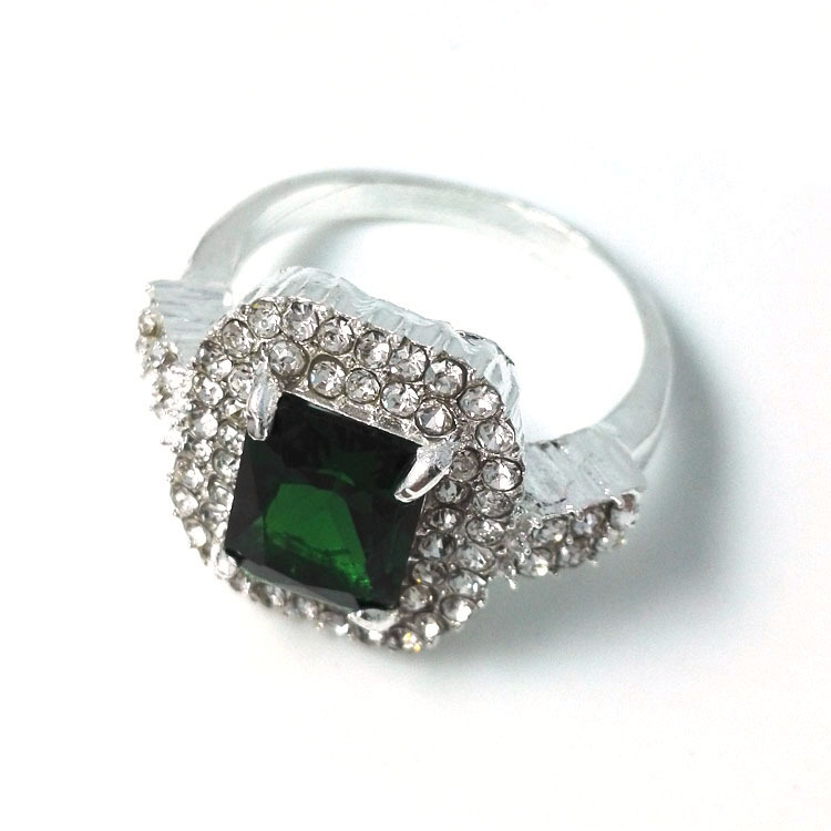 Pop Emerald Square Zircon Ring Exaggerated