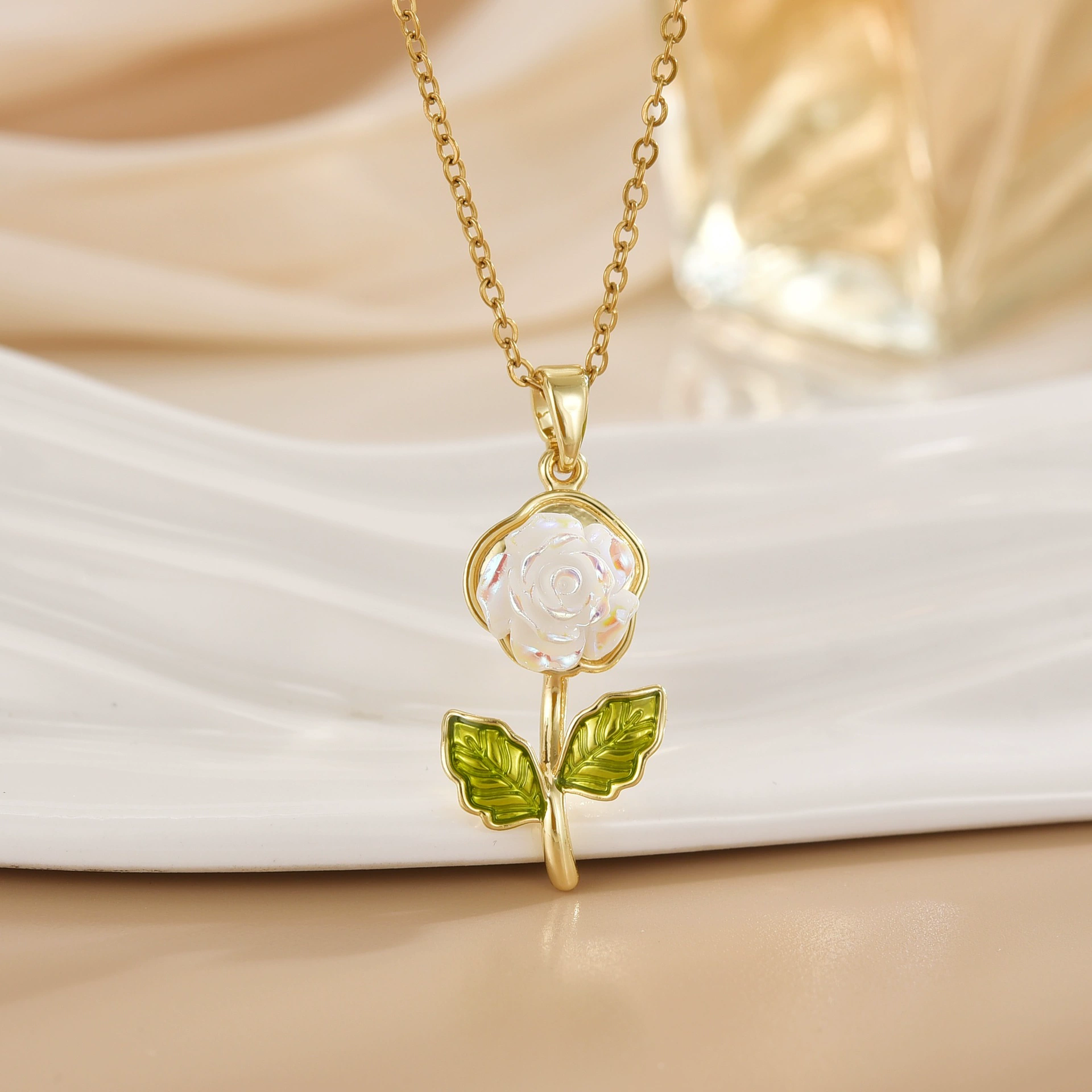 Women's Laser Gardenia Pendant Necklace Fashionable And Versatile Clavicle Chain