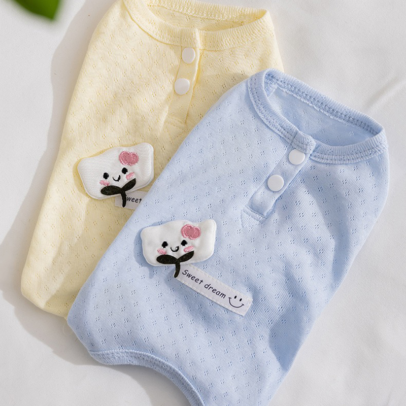 เสื้อผ้าสำหรับสุนัขและแมว สไตล์เรียบง่าย แฟชั่นฤดูร้อน-ฤดูใบไม้ผลิ สำหรับสุนัขพันธุ์เล็กและกลาง ชุดแอร์เย็นสบาย ใส่สบายสุดๆ