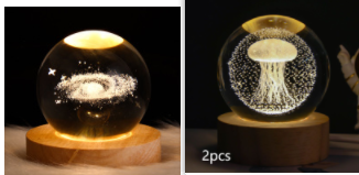 Kleine nachtlamp met kristallen bol, sterrenhemel en planeten – massiefhouten lampvoet, zonnestelsel 6 cm, 2 stuks