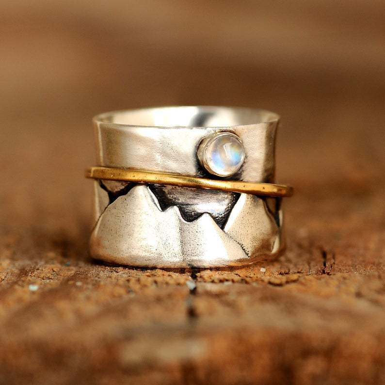 Vintage Separated Valley Gold Circle Moonstone Ring