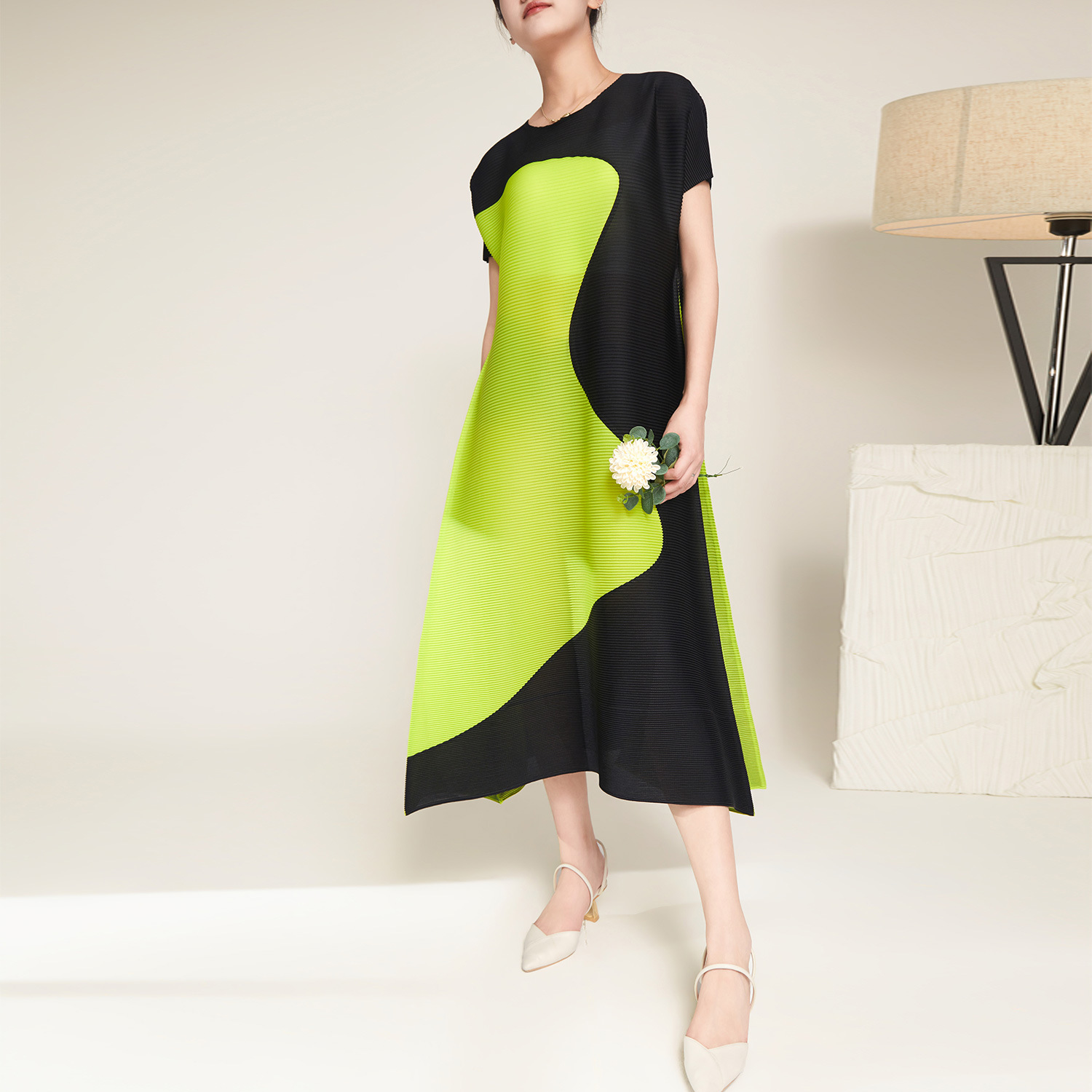 Pleated High-Waist Loose Dress, picture 2 of 9