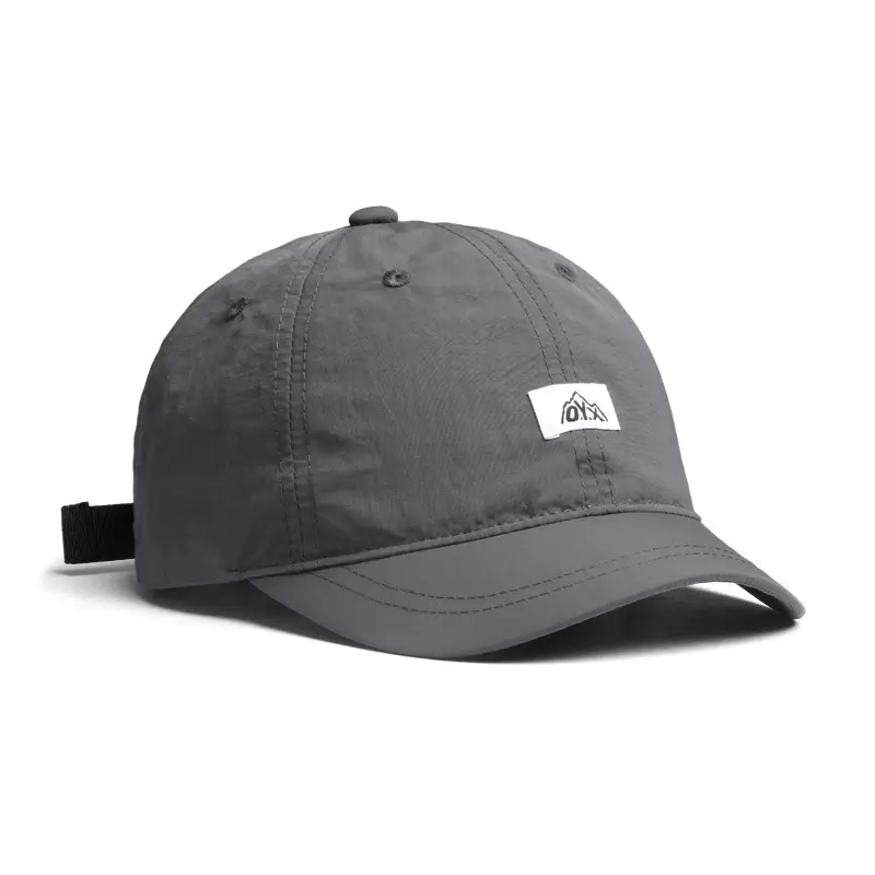 The New Plain-color Quick-drying Label Simple And Fashionable Short-brimmed Soft-top Baseball Cap Is Suitable For Outdoor Outings And Daily Use.