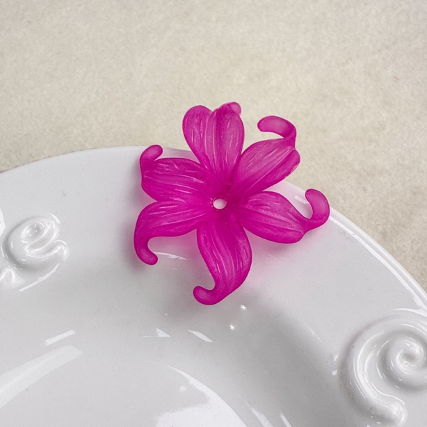Matte Acrylic Curled Petal Iris Charms, Translucent Frosted Center-Drilled Spacers For DIY Vintage Hair Sticks, Earrings & Pendant Crafts.
