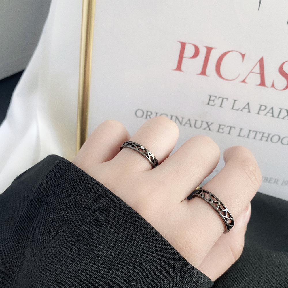Fashion Jewelry Simple Black Hollow Couple Ring