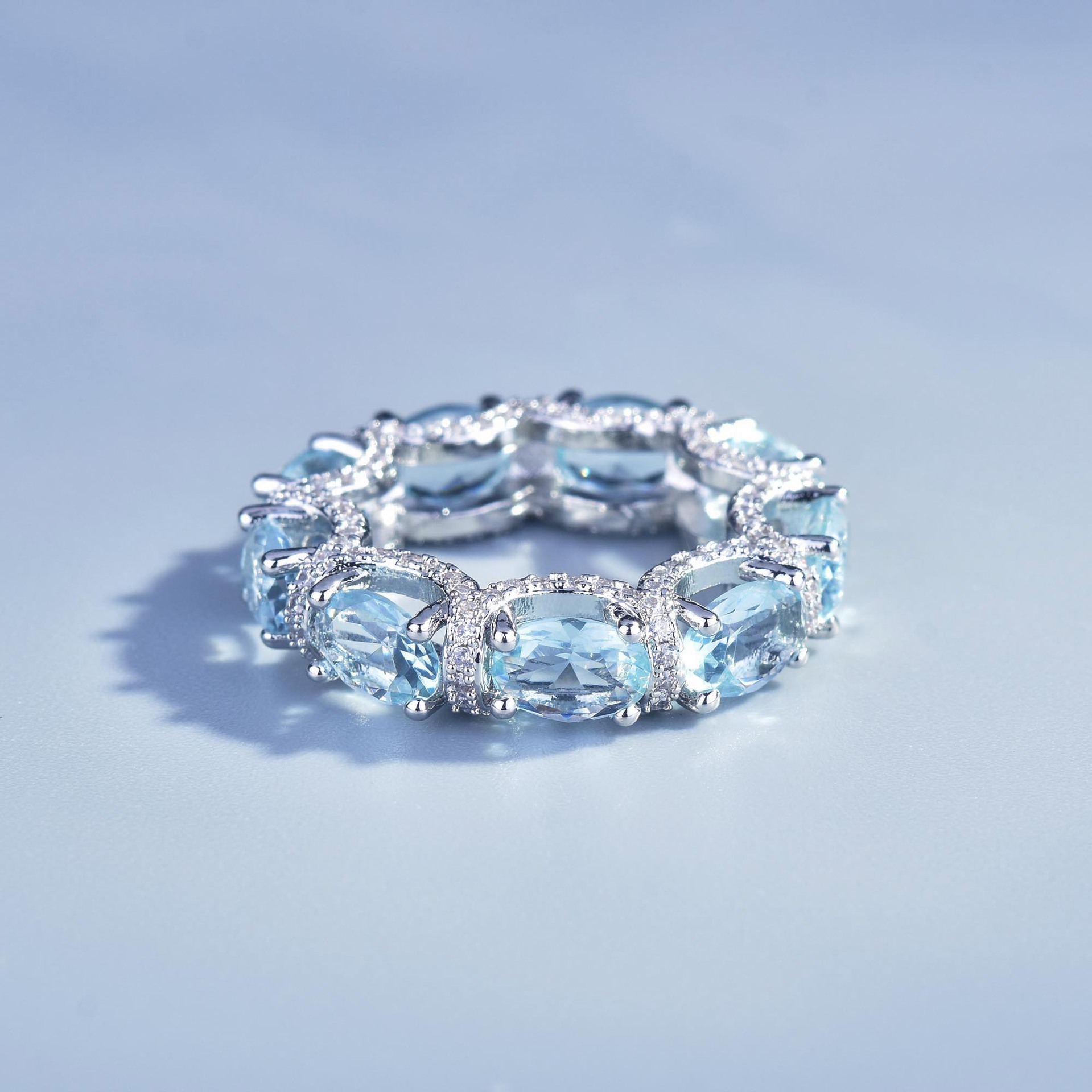 Bague Éternité Ovale Aquamarine — Élégance intemporelle - image 2