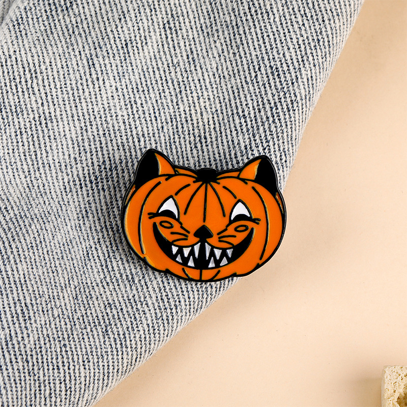 Title 13, Party Haunted House Bat Pumpkin Brooch Decorati...