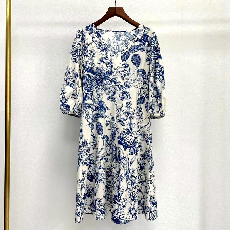 Title 8, V-neck Mid-sleeve Cotton Blue And White Porcela...