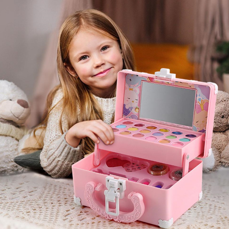Posesita ragazza, trucco, borsa per il trucco, set.