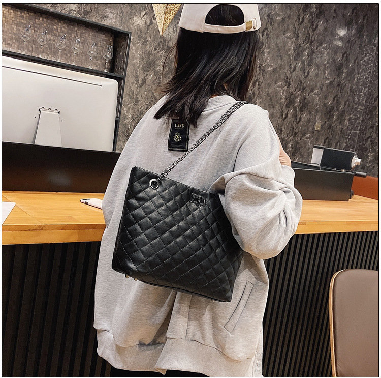 Large-capacity Diamond Chain Bag Messenger Women's Bag