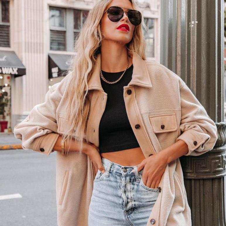 naiste pikk kaelusega juhuslik mantel