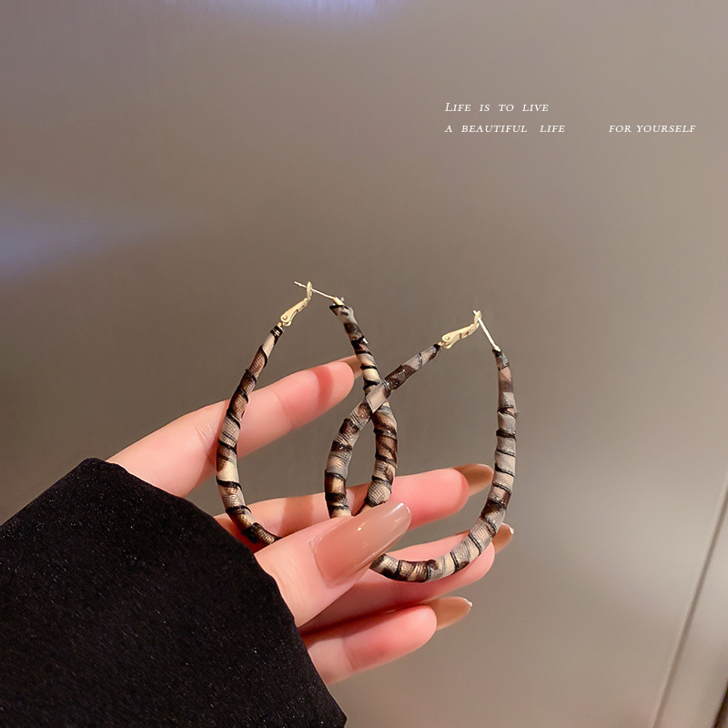 Silver Needle Geometric Leopard Print Earrings