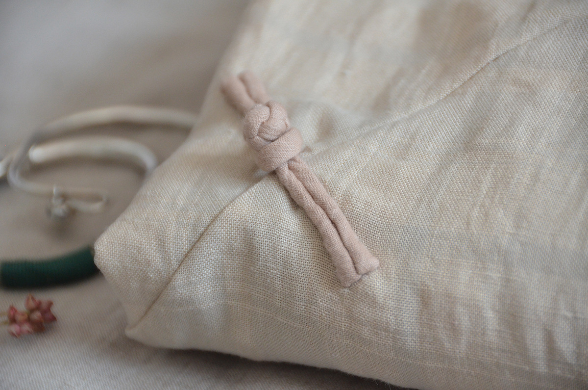 Large Size Loose Robe With Zen Clashing Hand Plate Buckle