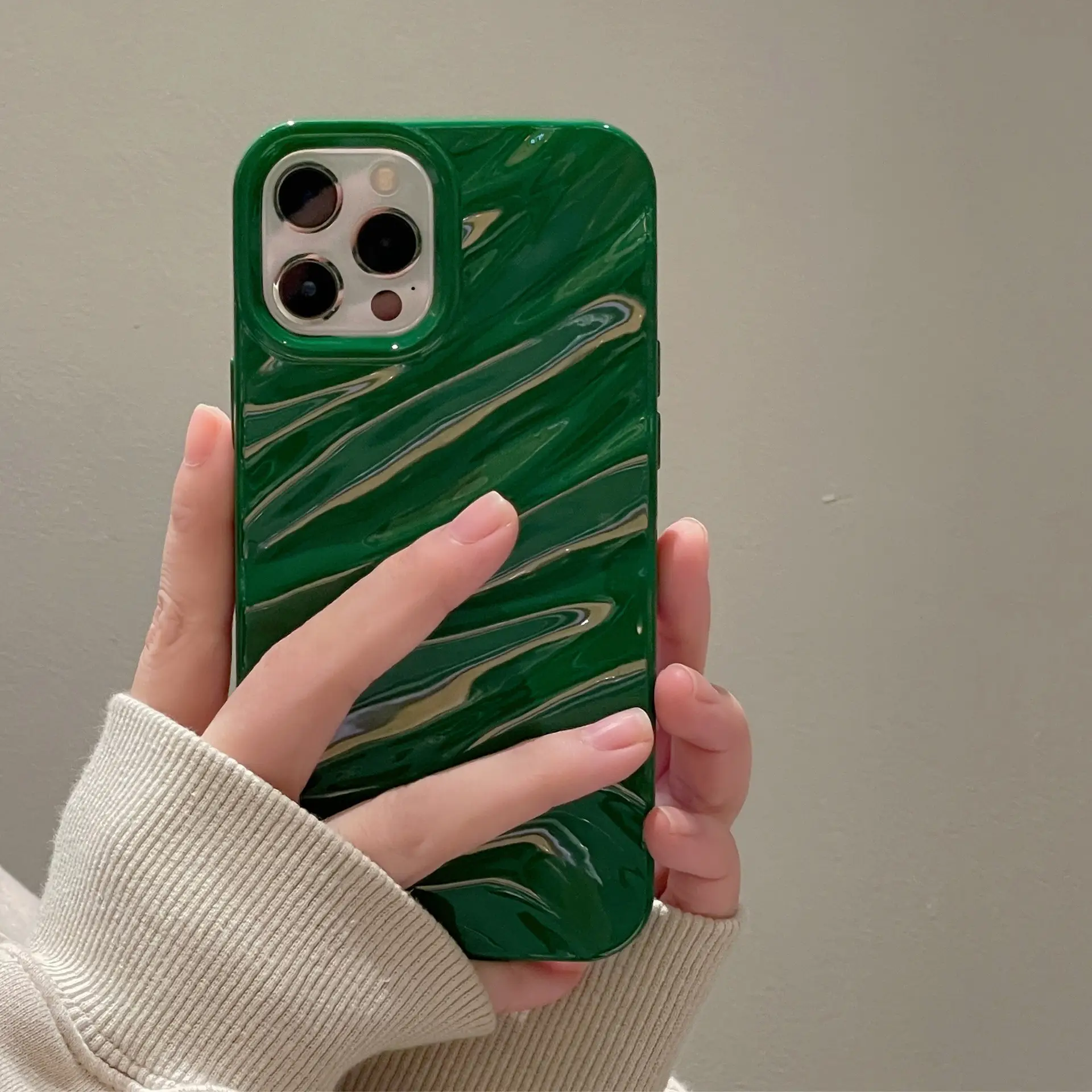 Small Green High-end Three-dimensional Pleated Phone Case