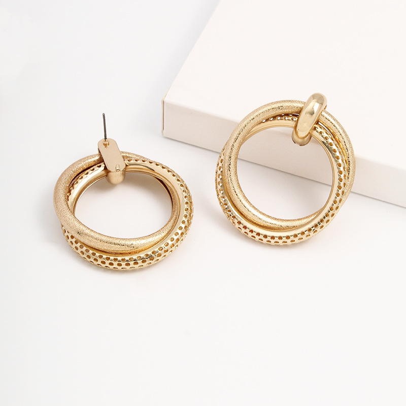 Frosted Gold Ring-Shaped Round Hole Design Love Earrings