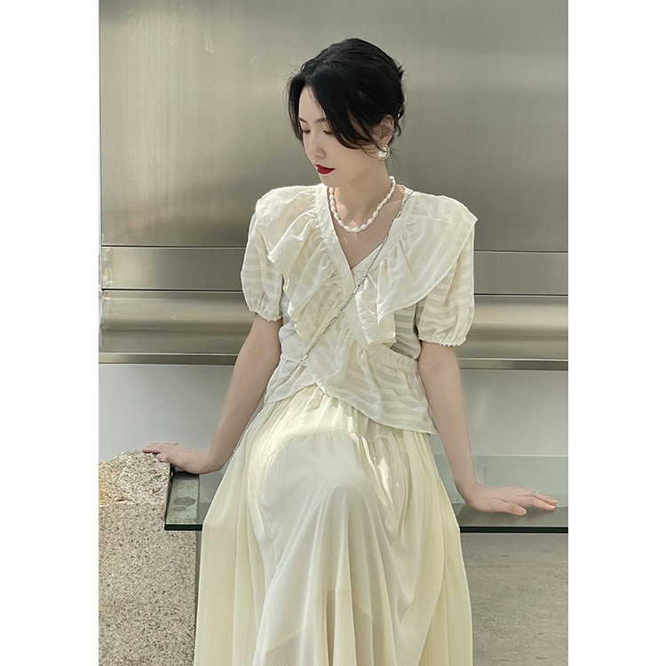 French V-neck Short-sleeved Fungus Edge Top Women's Design Sense