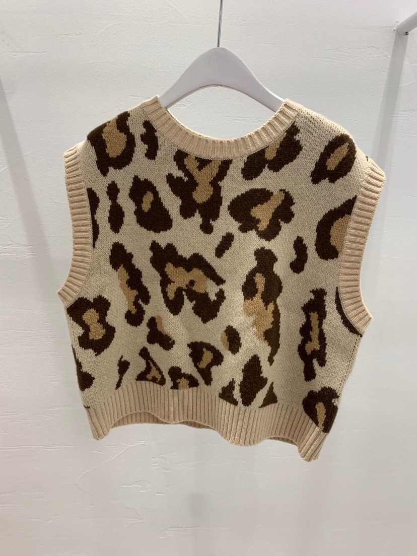 Temperament Age-reducing Leopard Print Pullover Knitted Waistcoat Vest Women