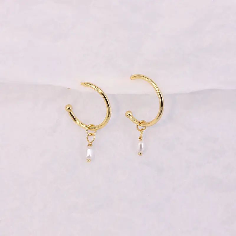 Women's Fashion Personality Pearl Earrings