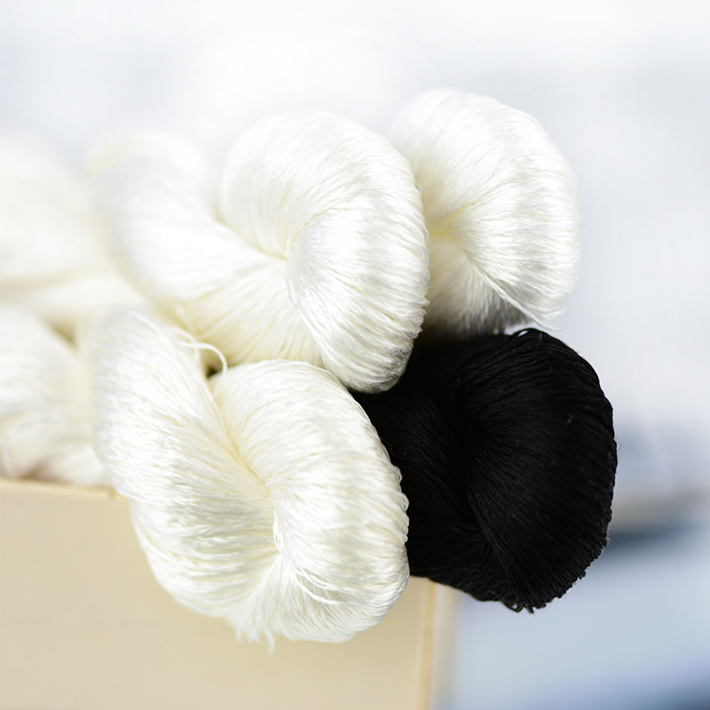 Hunan Embroidery Thread Untwisted Velvet Flower Thread Black And White — image 1