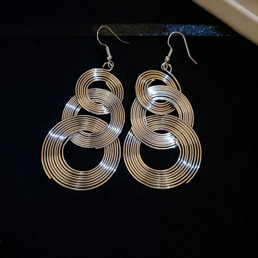 Luxury Pleated Irregular Leaf Earrings - Premium High-End Stud Earrings, Elegant Designer Fashion Jewelry