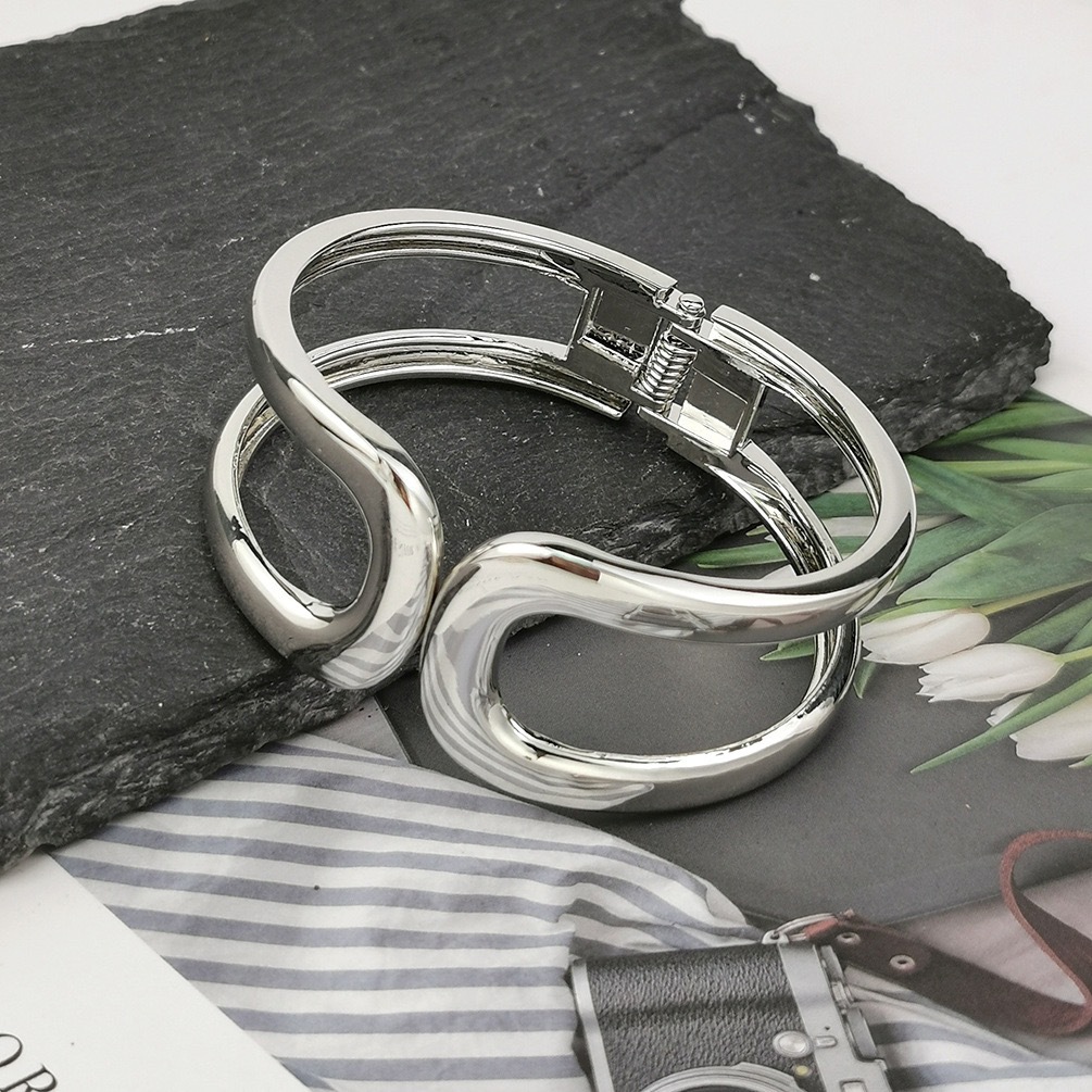 Hollow Zinc Alloy Gold Bracelet For Women, European American Exaggerated Style, Anti fade,... thumbnail 3