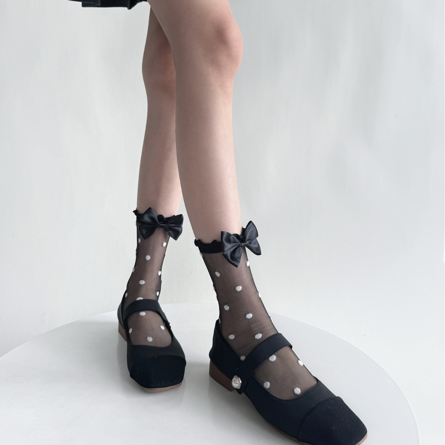 Spring And Summer Cool Wear With Polka Dot Glass Fiber Short Socks, Black And White Polka Dot Ultra-thin Translucent Flesh Sweet Bow Mid Tube Socks