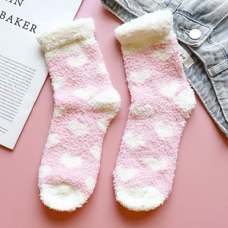 Title 8, Chaussettes de couchage en peluche