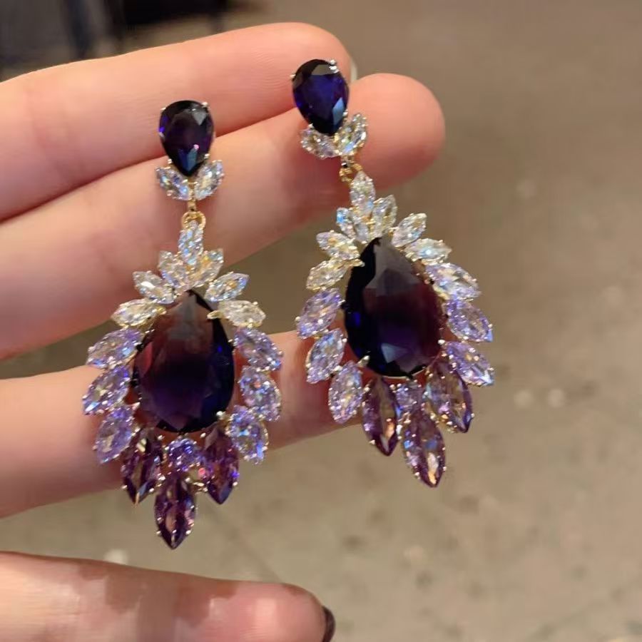 2026 New Long Earrings With Retro Hong Kong Vibe And Geometric Shape. Elegant, Distinctive And Easy To Match All Outfits.