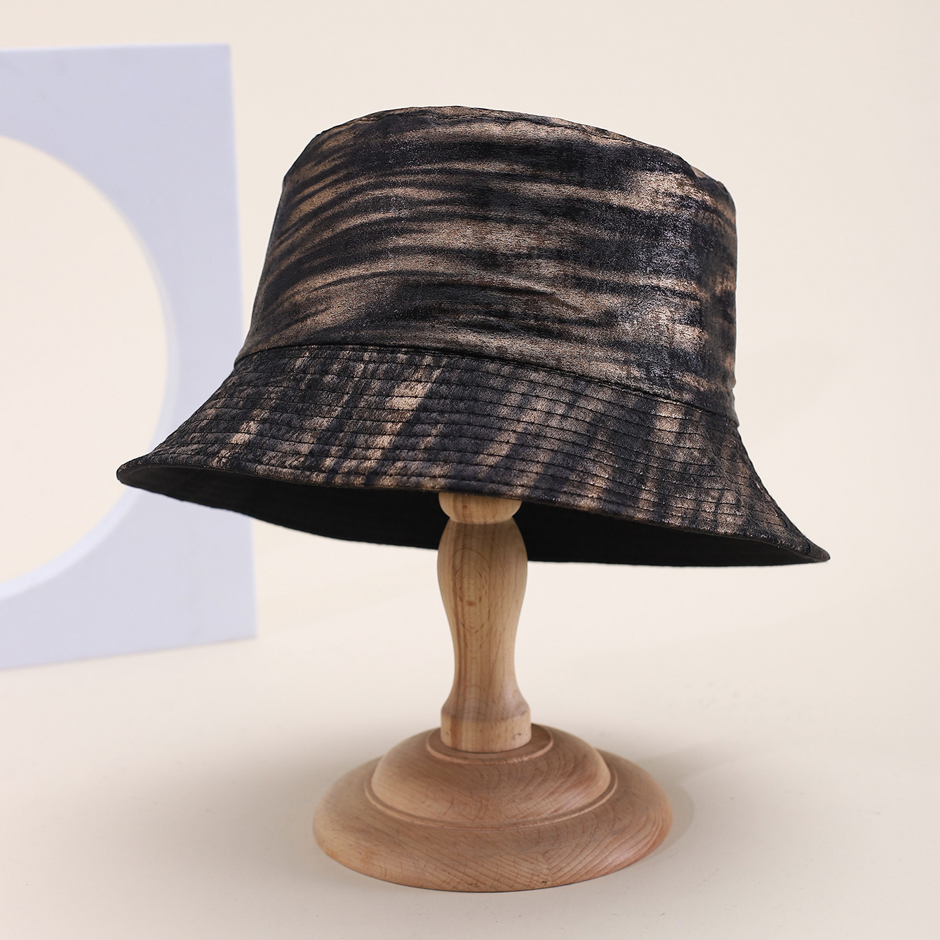 Summer And Spring Women's Gold-colored Striped Contrast Graffiti Casual Style Boater Hat, Suitable For Outdoor Sun Protection, Camping, Traveling And Photography.