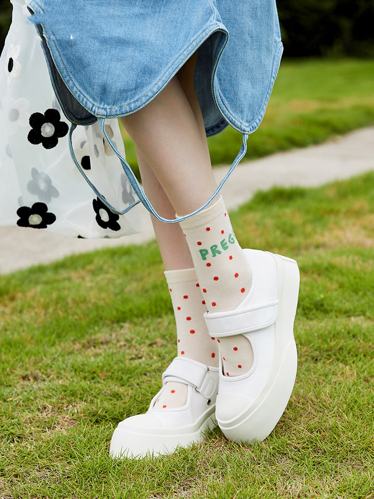 Title 3, Net red personality strawberry cotton socks