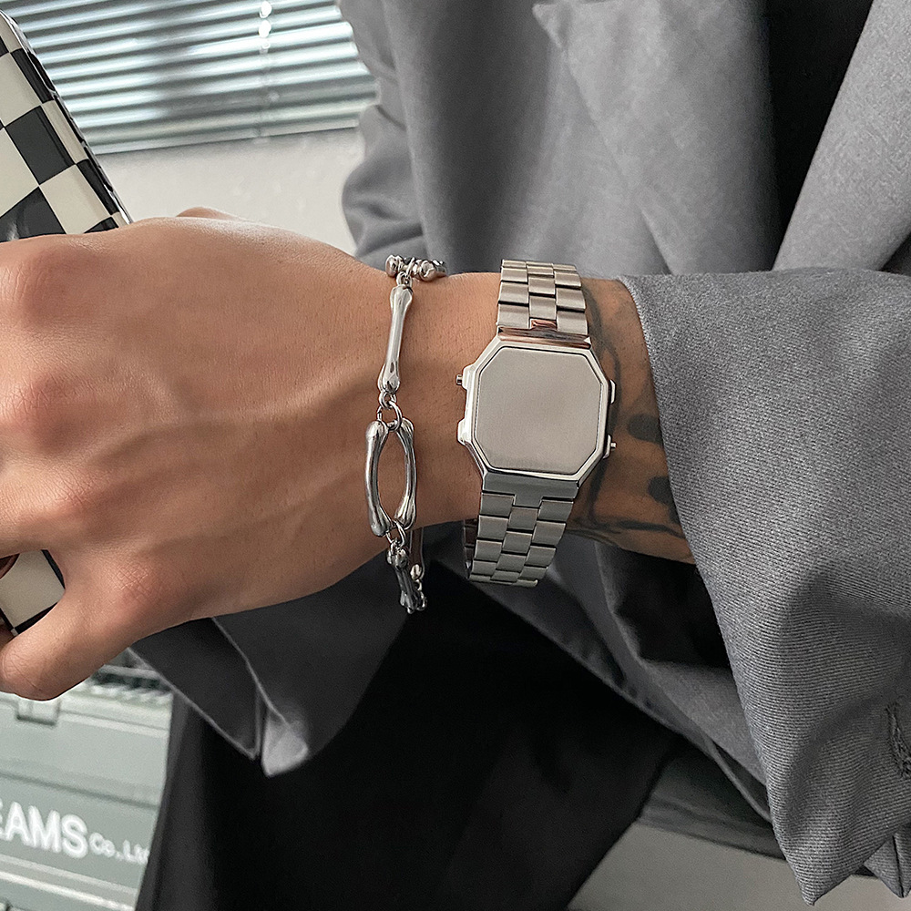 Title 9, Herenarmband in nieuwe stijl met botstiksel