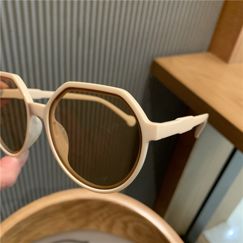 Women's Vintage Statement Frame Polarized Sunglasses - Image 8