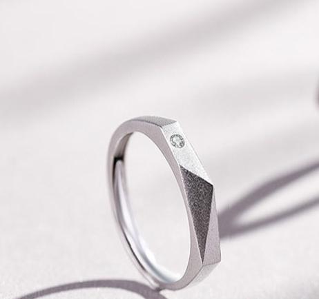 Title 1, Anillos de plata para parejas a distancia