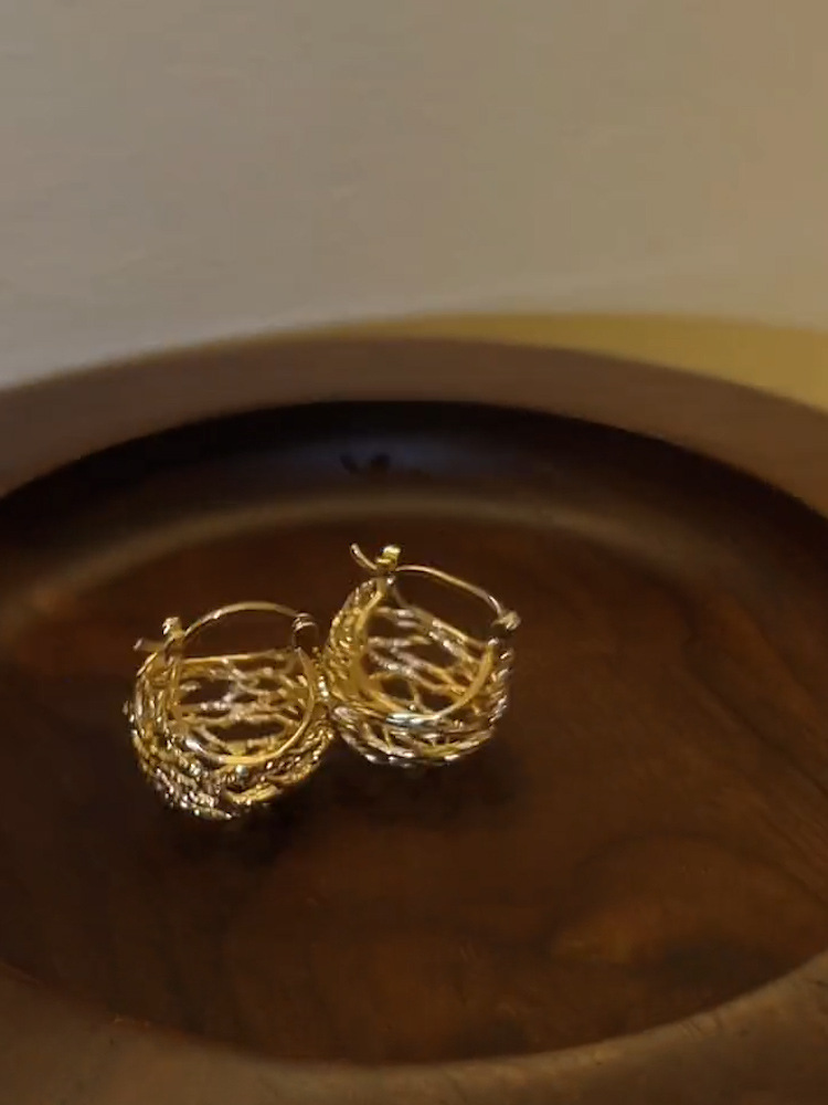 Design Luxury Earrings With Unique Temperament