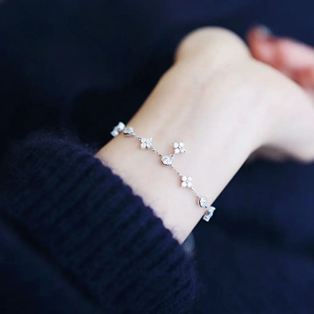 Gold-plated Four-leaf Clover Bracelet Jewelry High-grade Exquisite Affordable Luxury Style